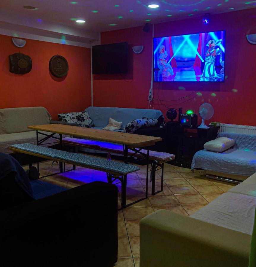 Whole Basement Former Pub3 For Bachelor / Bachelorette Party Budapest Luaran gambar