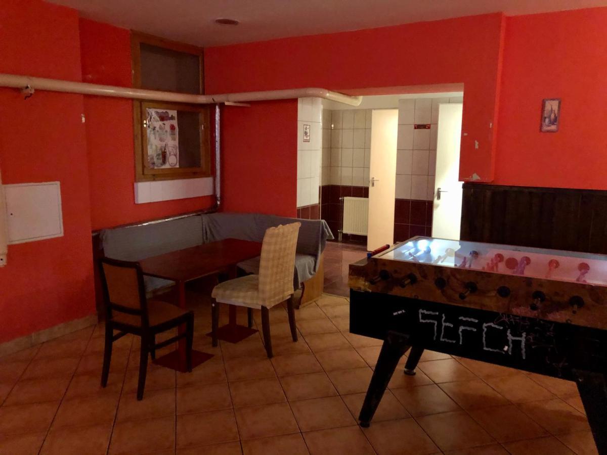 Whole Basement Former Pub3 For Bachelor / Bachelorette Party Budapest Luaran gambar