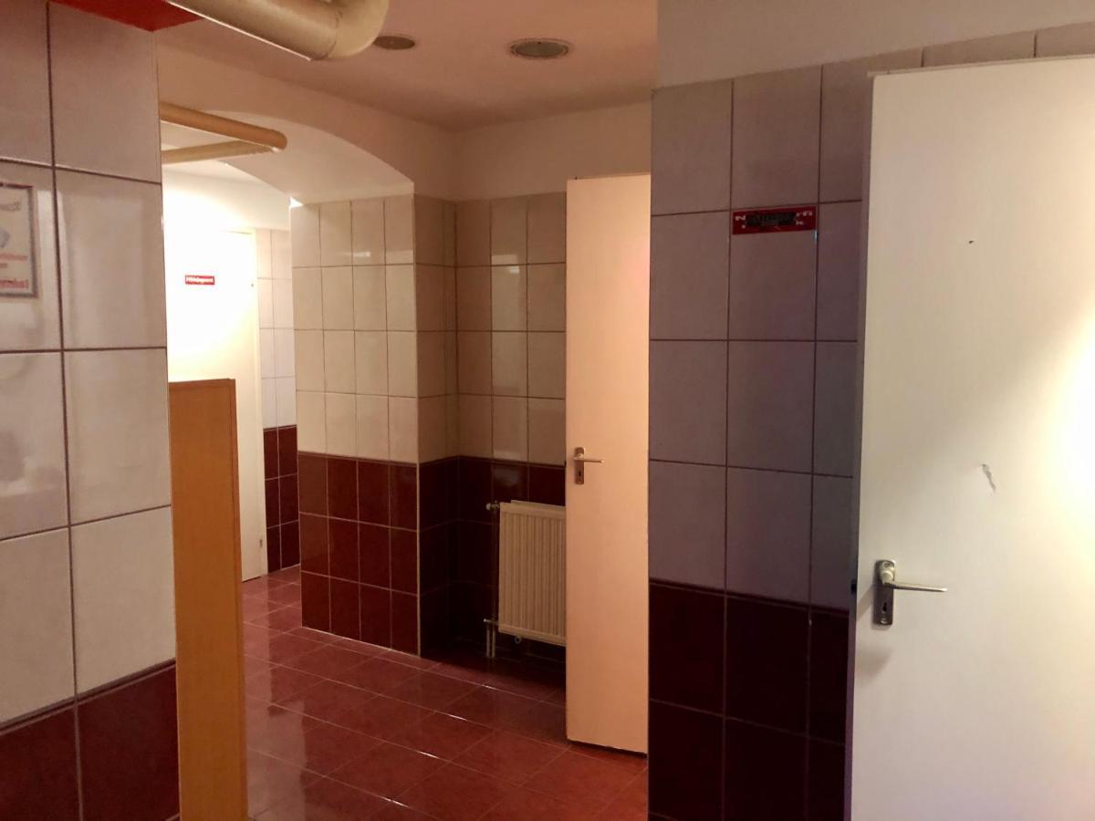 Whole Basement Former Pub3 For Bachelor / Bachelorette Party Budapest Luaran gambar